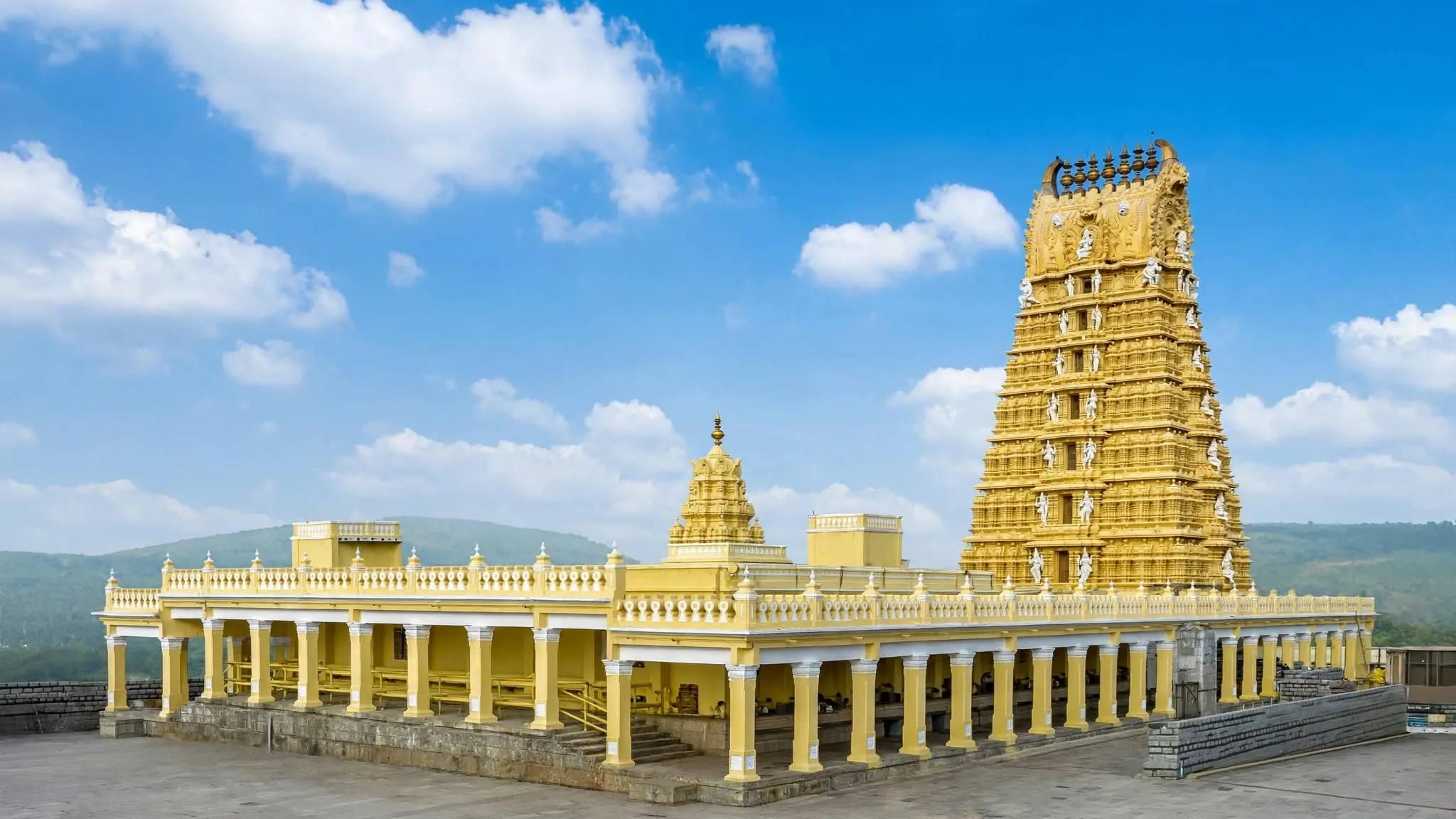 chamundi hills temple